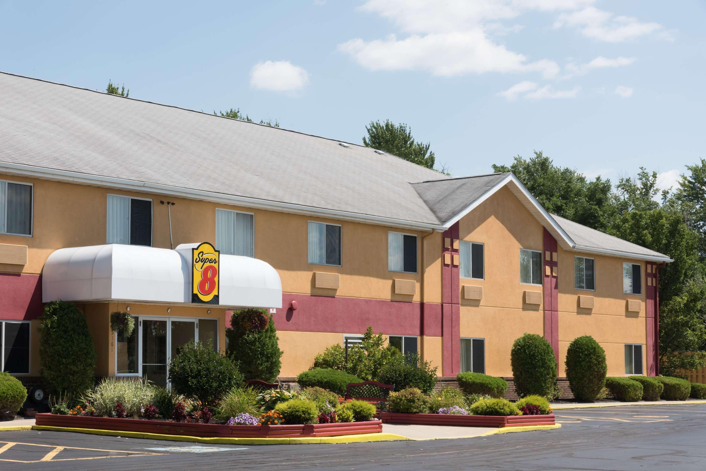 Super 8 By Wyndham Medina Hotel Exterior photo