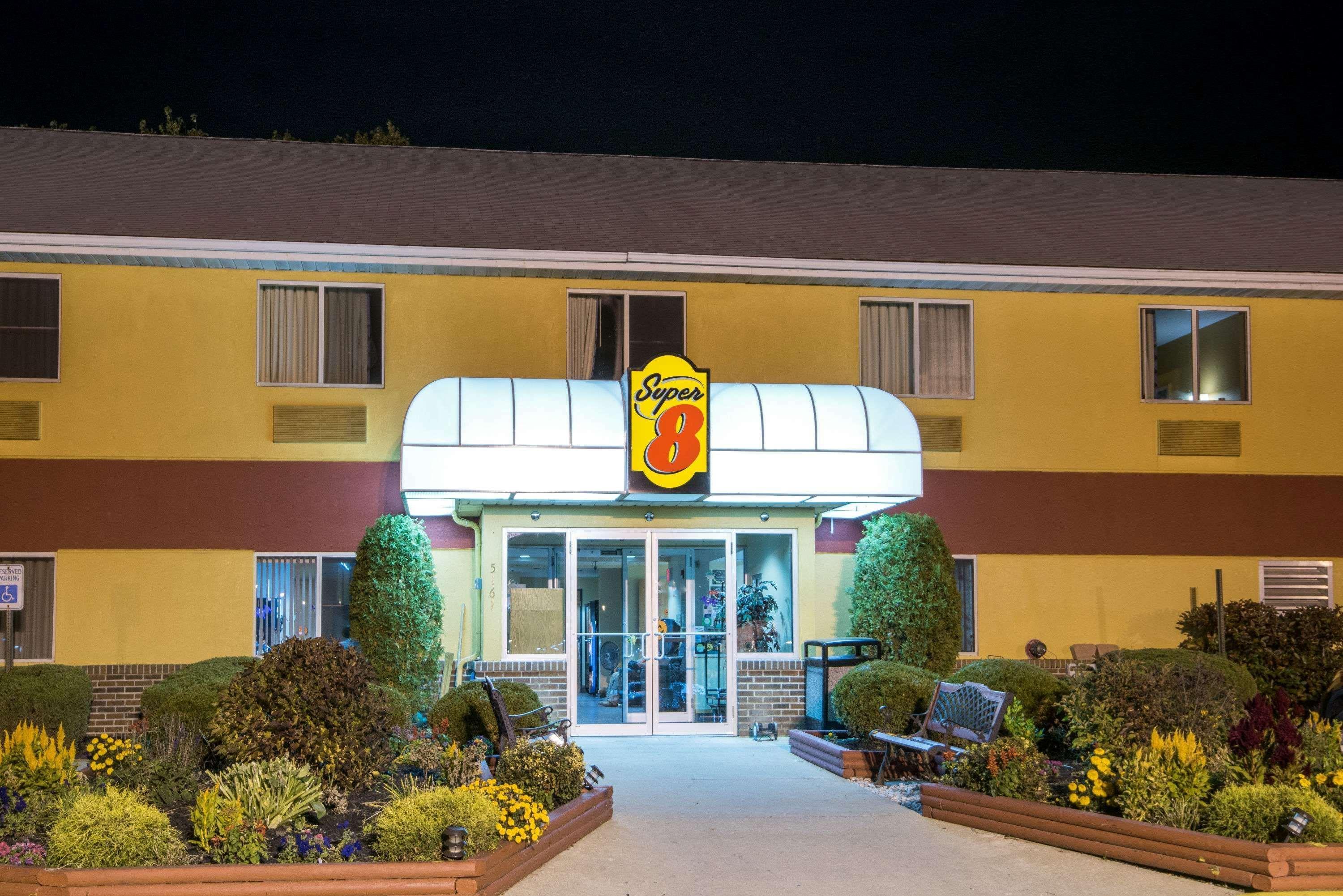 Super 8 By Wyndham Medina Hotel Exterior photo
